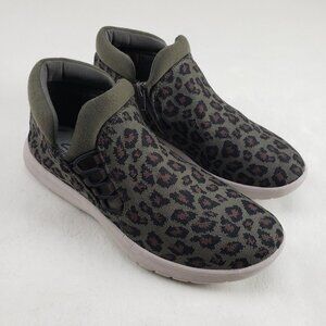 Clarks Adella Pine Ankle Boot Womens 9 Green Animal Print Side Zip Cloudstepper